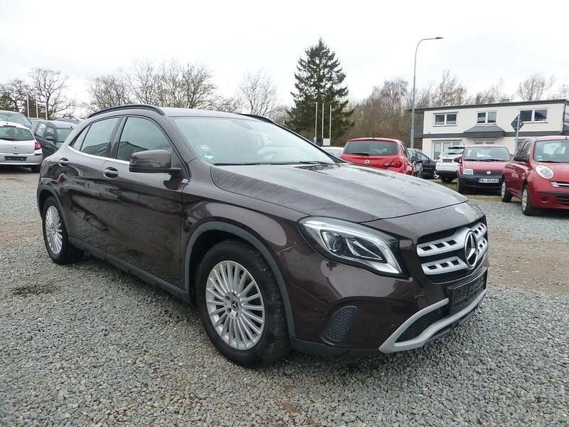 Gebraucht Mercedes GLA200 136 PS (100 kW) 2017 Braun SUV