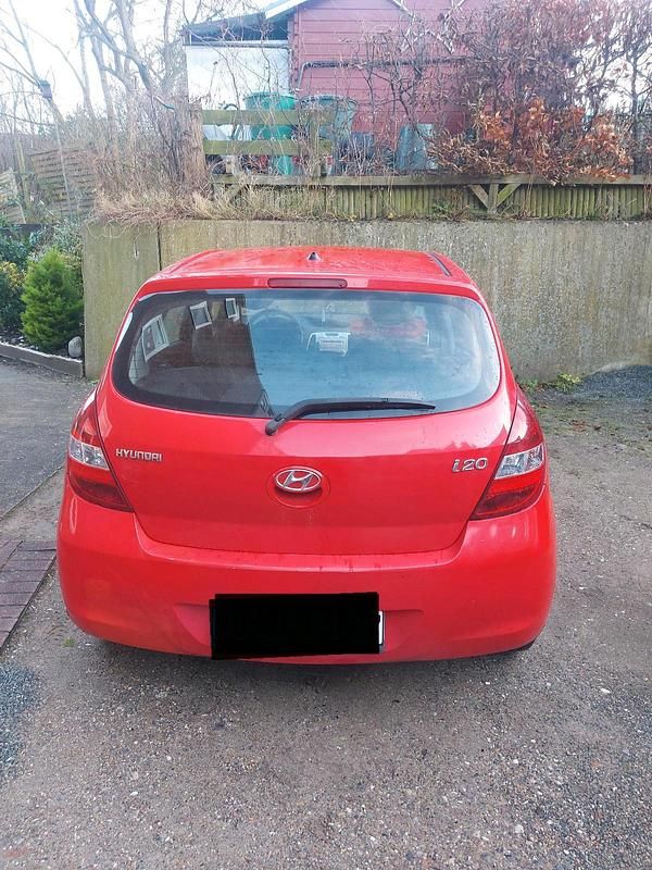 Gebraucht Hyundai i20 57 PS (41 kW) 2010 Rot Kleinwagen