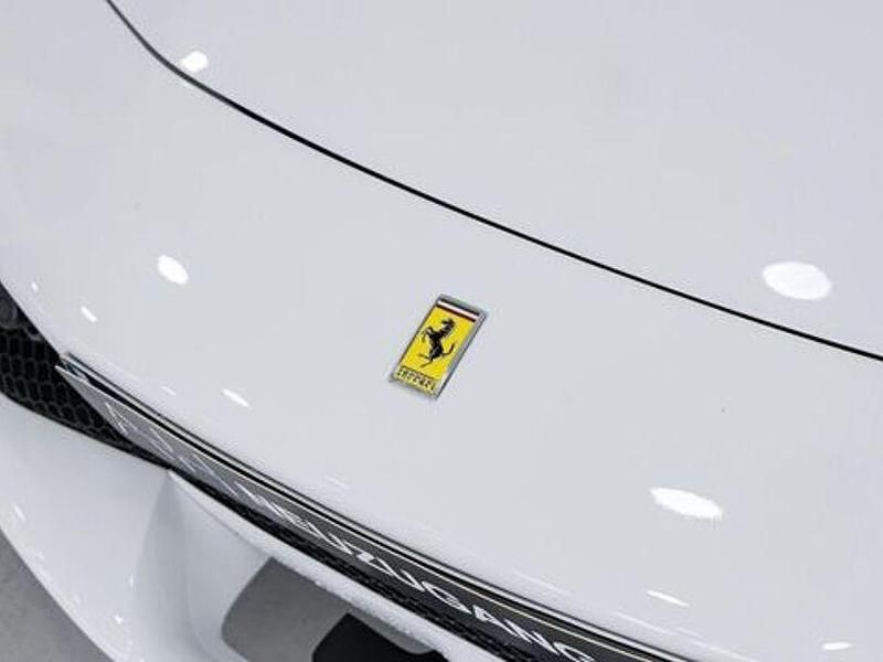 Gebraucht Ferrari 296 830 PS (610 kW) 2023 Weiß Coupé