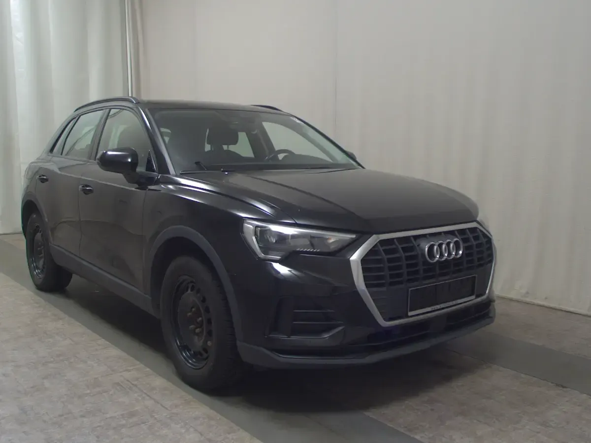 Gebraucht Audi Q3 Basis 150 PS (110 kW) 2020 Mythosschwarz metallic SUV