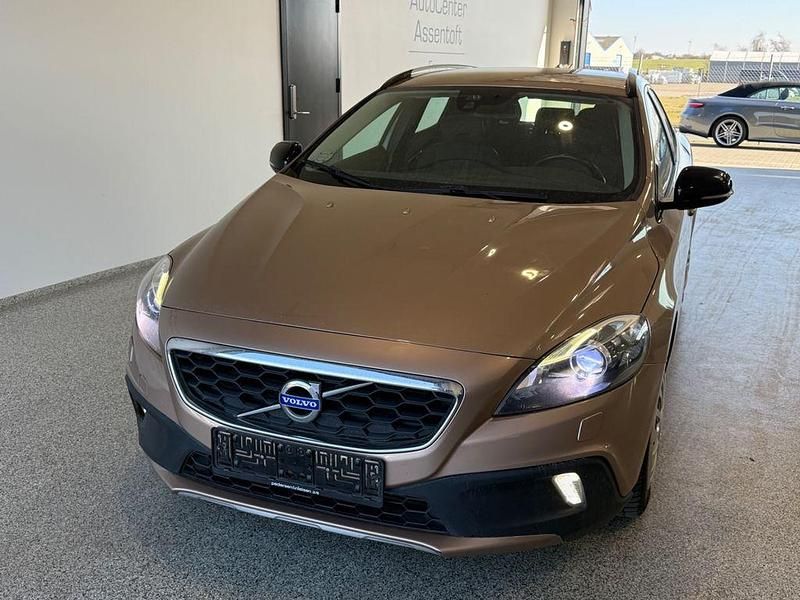 Gebraucht Volvo V40 CC 114 PS (83 kW) 2015 Braun Kombi
