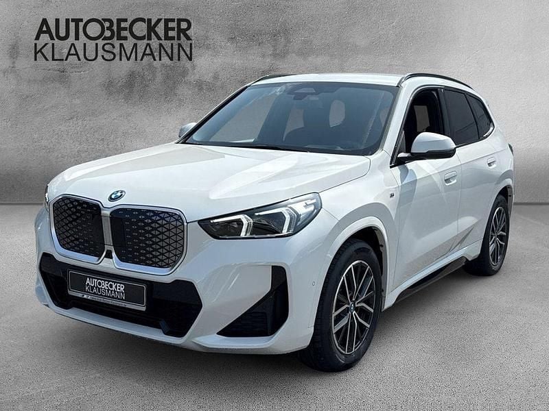 Weiss Neu 2025 BMW iX1 M Sport SUV | 49.990 € (Fairer Preis) - Bild 1/4