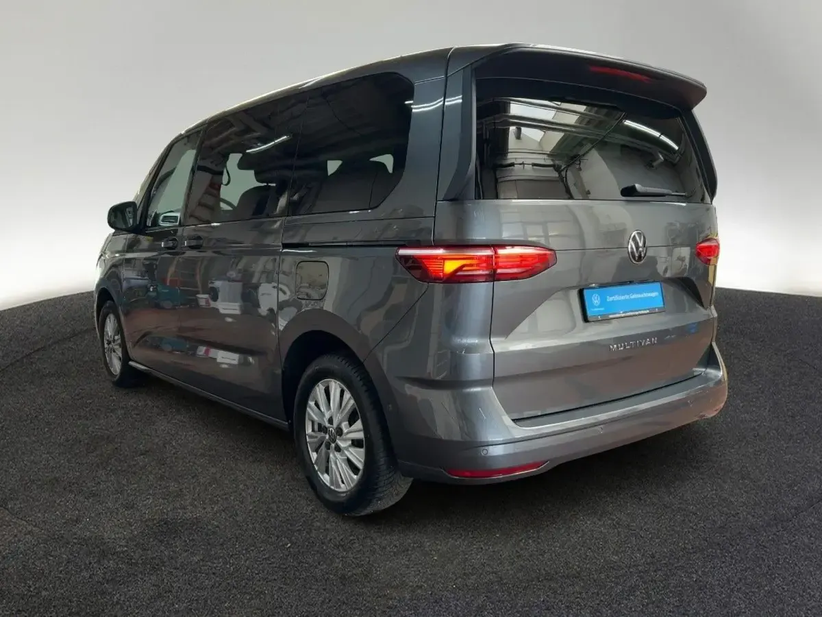 Gebraucht VW Multivan Life 150 PS (110 kW) 2025 X3 indiumgrau metallic Van / Kleinbus