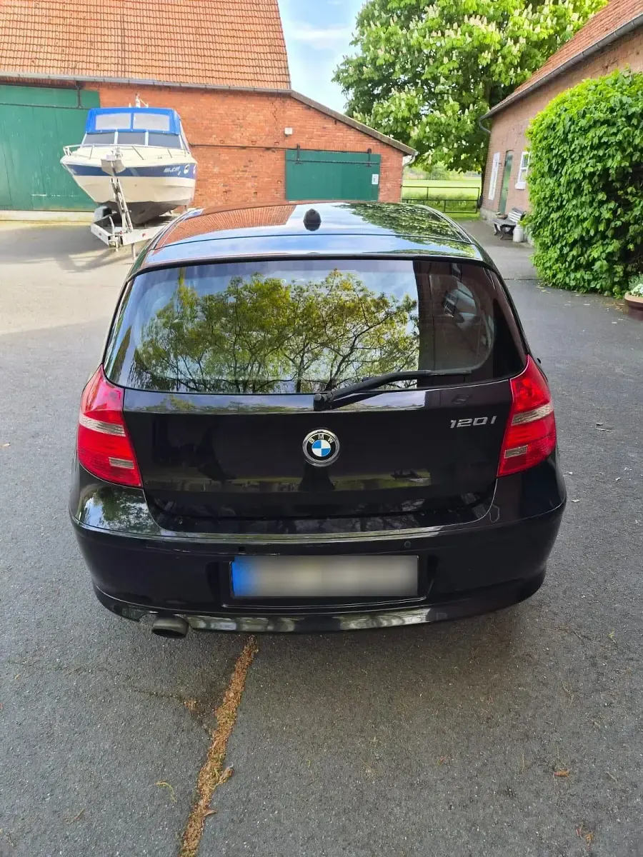 Gebraucht BMW 120 170 PS (125 kW) 2010 Schwarz Kleinwagen