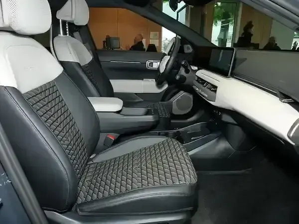 Neu Kia EV4 150 kW (204 PS) 2026 Pentametal grau Limousine