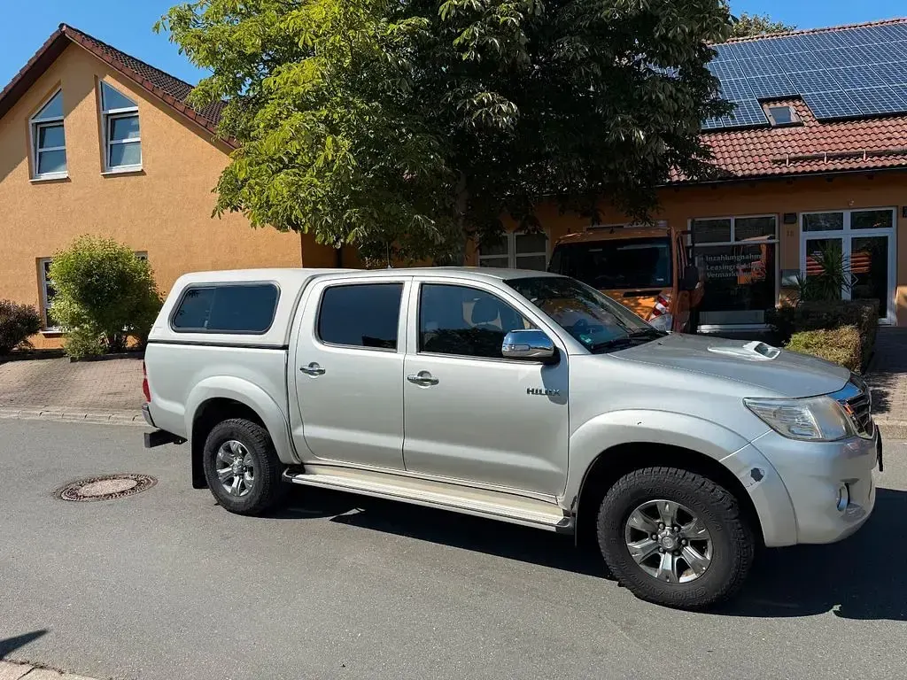 Gebraucht Toyota HiLux 144 PS (105 kW) 2012 Silber Pickup