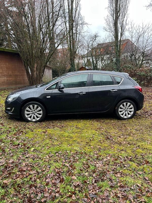 Gebraucht Opel Astra 160 PS (117 kW) 2012 Schwarz Limousine