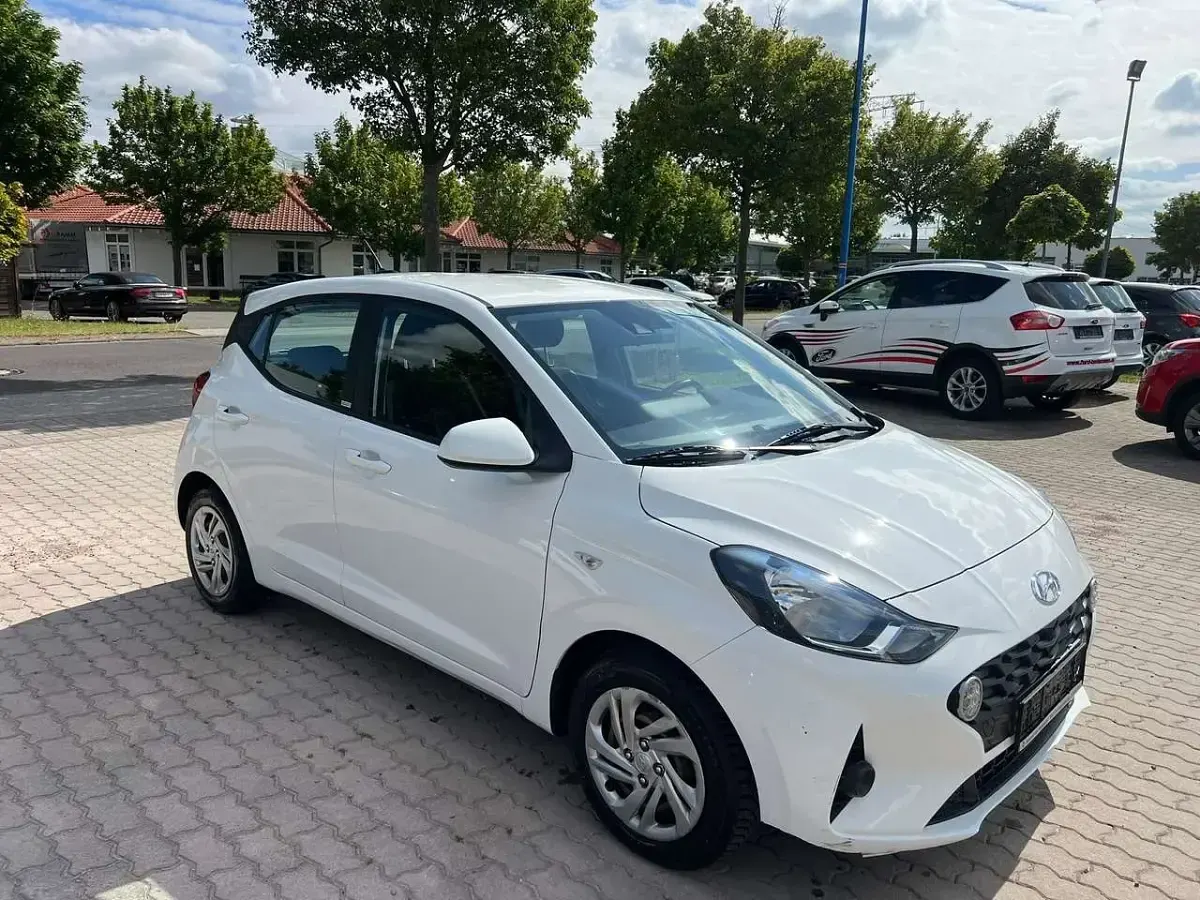 Gebraucht Hyundai i10 Select 67 PS (49 kW) 2021 Polar white / sol Kleinwagen