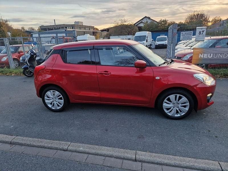 Gebraucht Suzuki Swift Basic 90 PS (66 kW) 2019 Rot Limousine