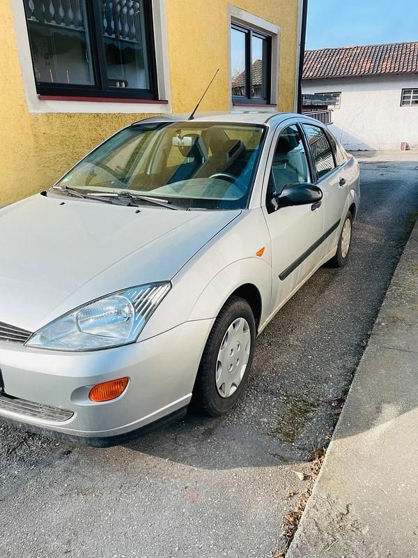 Gebraucht Ford Focus Ghia 100 PS (73 kW) 2001 Silber Limousine