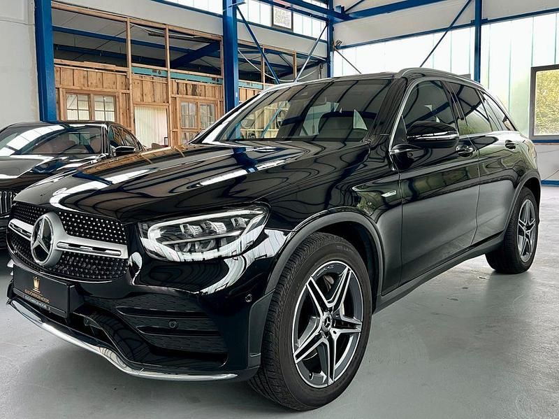 Schwarz Gebraucht 2021 Mercedes GLC200 AMG SUV | 38.900 € (Guter Preis) - Bild 1/4