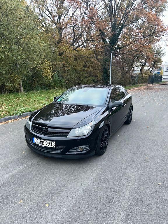 Schwarz Gebraucht 2009 Opel Astra Edition Coupé | 1.850 € (Guter Preis) - Bild 1/4