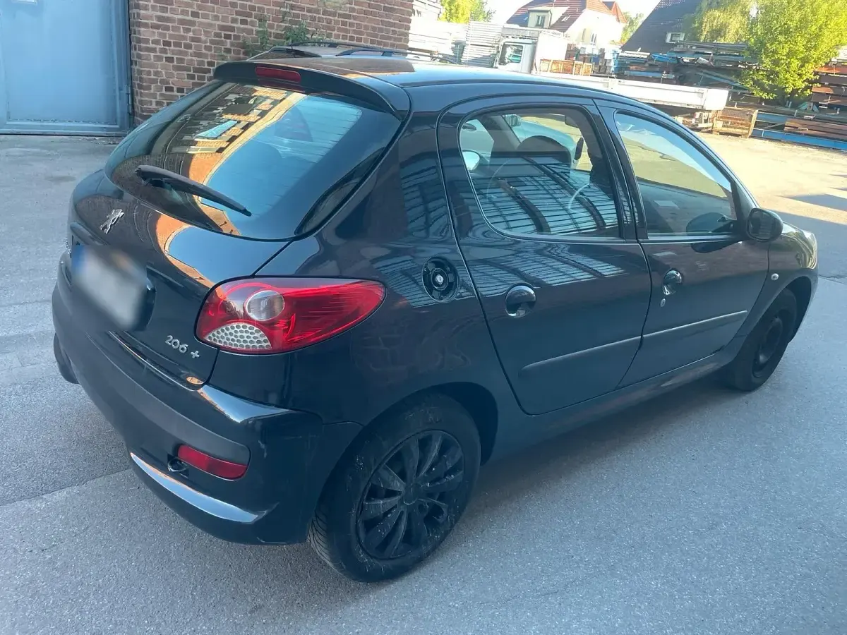 Gebraucht Peugeot 206+ 50 PS (36 kW) 2012 Schwarz Kleinwagen