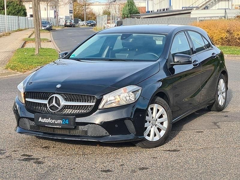 Schwarz Gebraucht 2016 Mercedes A180 Edition Limousine | 11.750 € (Superpreis) - Bild 1/4