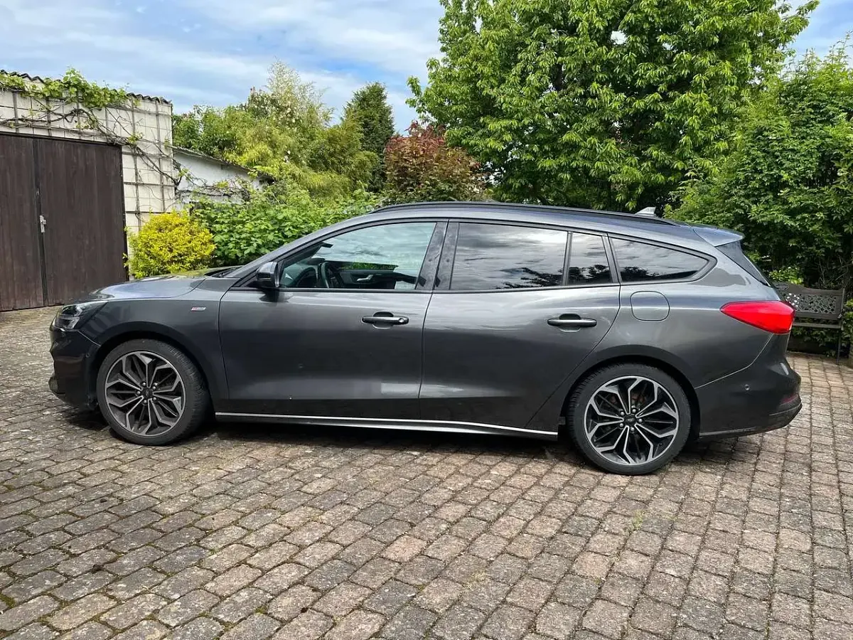 Gebraucht Ford Focus ST-Line 125 PS (91 kW) 2020 Grau Kombi