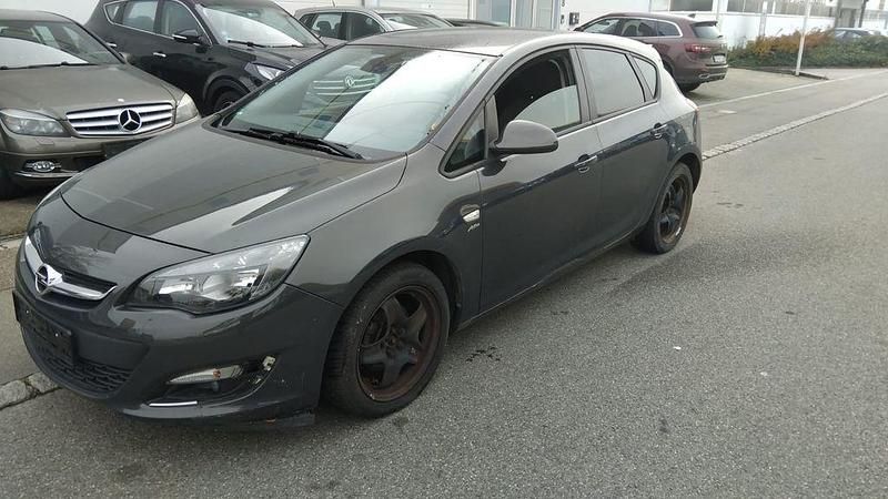 Grau Gebraucht 2013 Opel Astra Active Limousine | 1.999 € (Superpreis) - Bild 1/4