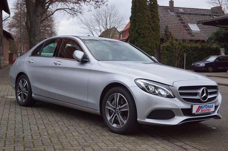 Silber Gebraucht 2018 Mercedes C250 Avantgarde Limousine | 23.250 € (Fairer Preis) - Bild 1/4
