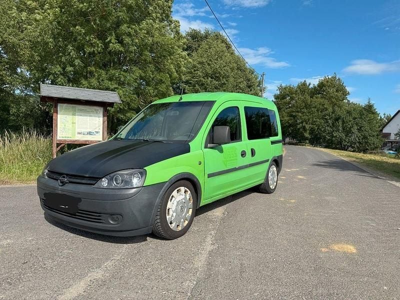 Grün Gebraucht 2010 Opel Combo Van / Kleinbus | 2.400 € (Guter Preis) - Bild 1/4