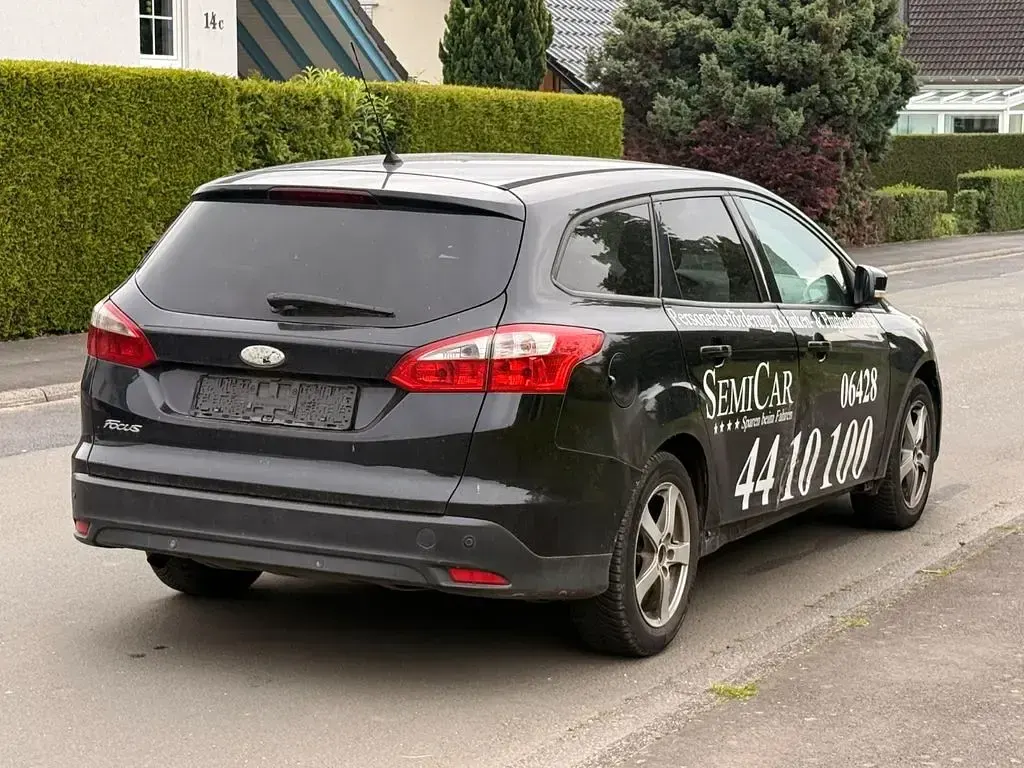 Gebraucht Ford Focus Trend 116 PS (85 kW) 2014 Schwarz Limousine