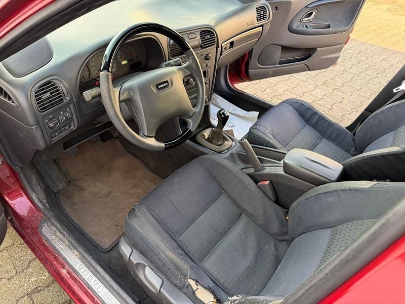 Gebraucht Volvo V40 116 PS (85 kW) 2001 Rot Kombi