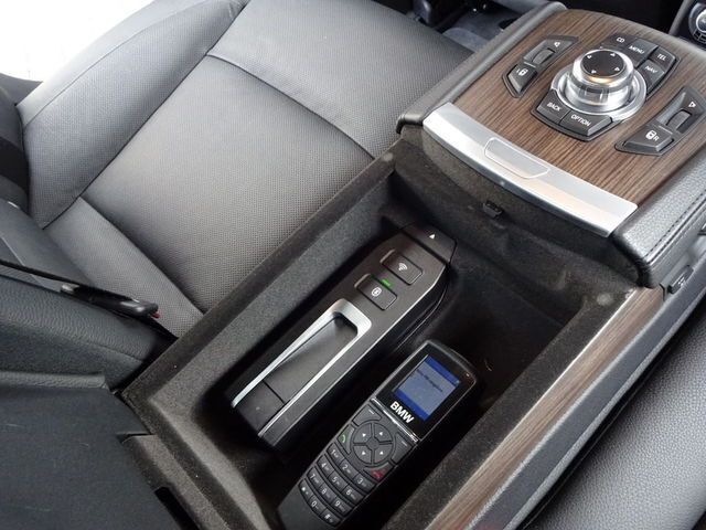 Gebraucht BMW 740 306 PS (225 kW) 2012 Silber metallic Limousine