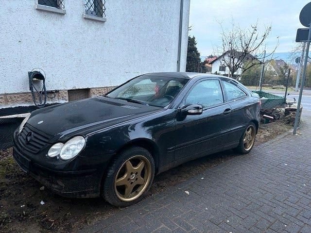Gebraucht Mercedes C180 129 PS (94 kW) 2001 Schwarz Coupé
