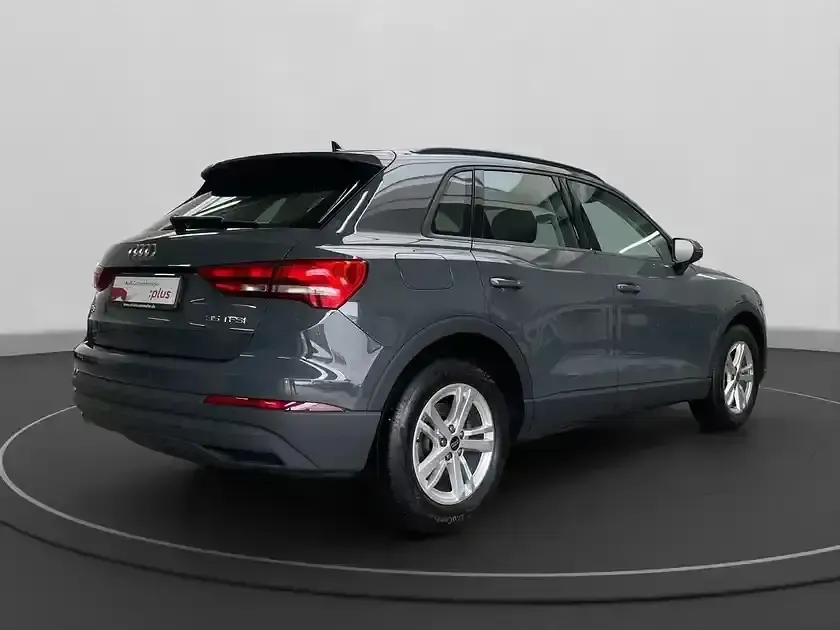 Gebraucht Audi Q3 Business 150 PS (110 kW) 2023 Nanograu metallic SUV