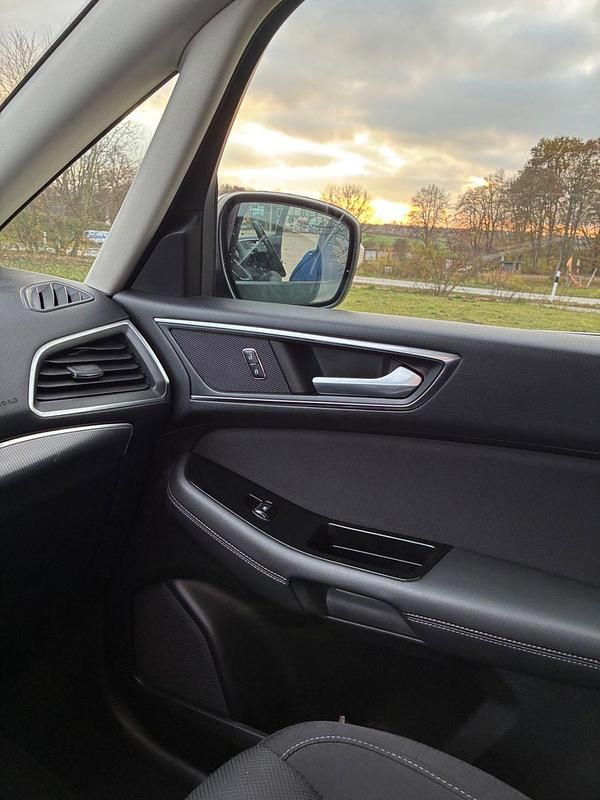 Gebraucht Ford S-MAX Titanium 164 PS (120 kW) 2018 Grau Van / Kleinbus