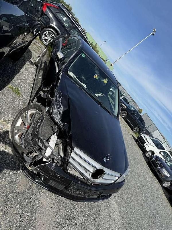 Schwarz Gebraucht 2007 Mercedes C220 Avantgarde Kombi | 1.700 € (Superpreis) - Bild 1/4