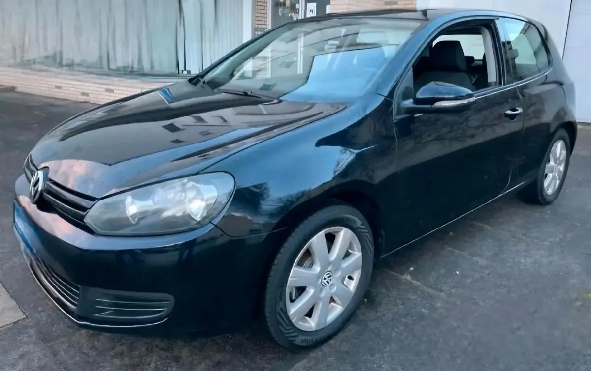 Gebraucht VW Golf VI 85 PS (62 kW) 2009 Schwarz Kleinwagen