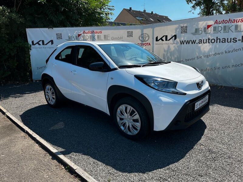 Weiß Neu 2025 Toyota Aygo Business Edition Kleinwagen | 16.888 € - Bild 1/4