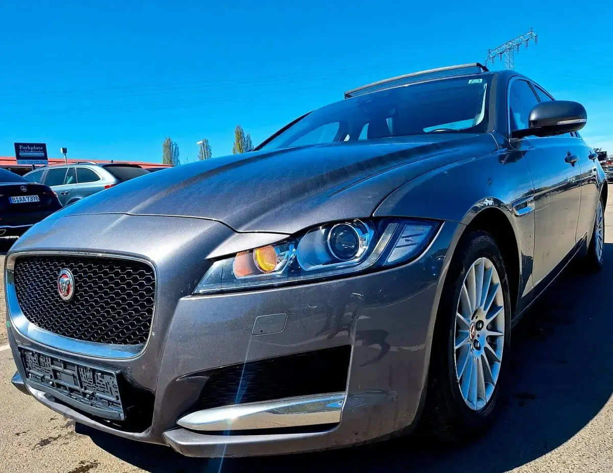 Gebraucht Jaguar XF Prestige 179 PS (131 kW) 2018 Grau Limousine