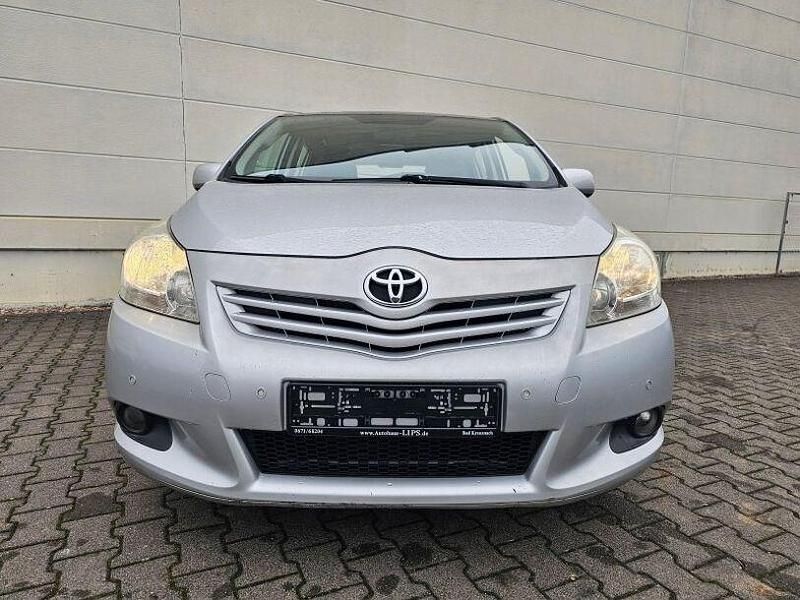 Gebraucht Toyota Verso Edition 132 PS (97 kW) 2011 Silver metallic Van / Kleinbus