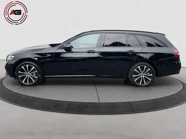Używany Mercedes E300 306 KM (225 kW) 2021 Czarny Kombi