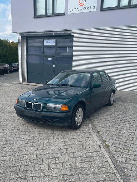 Grün Gebraucht 1996 BMW 320 Limousine | 2.800 € - Bild 1/4