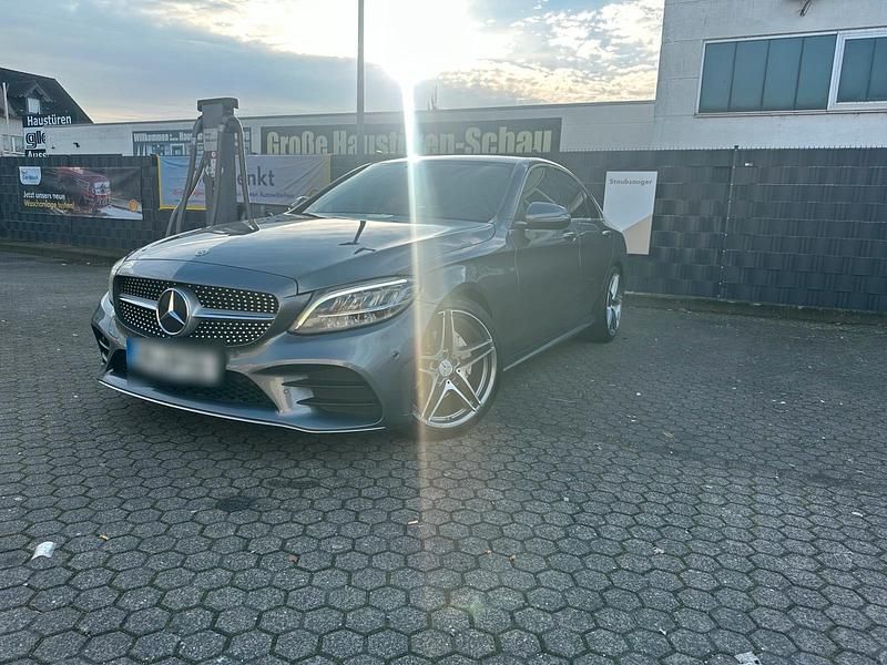 Grau Gebraucht 2018 Mercedes C200 Limousine | 24.499 € (Teuer) - Bild 1/4