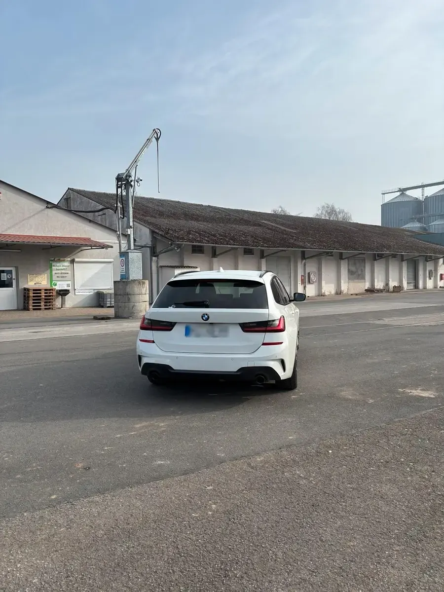 Gebraucht BMW 330 M Sport 286 PS (210 kW) 2022 Weiß Kombi