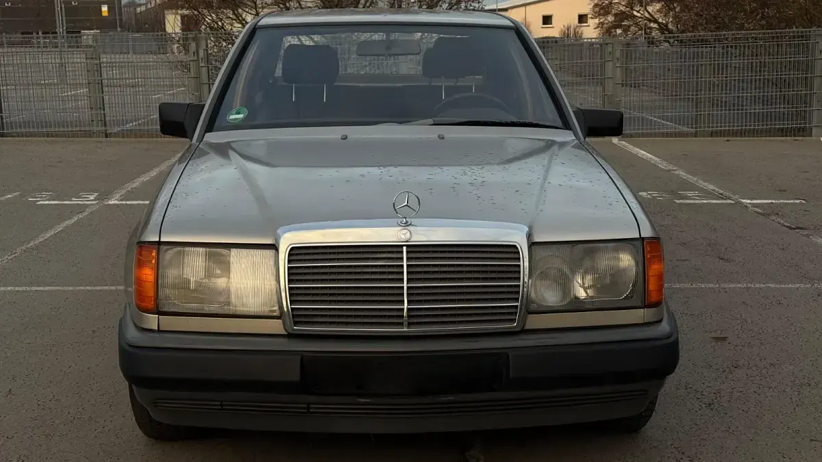 Gebraucht Mercedes E260 160 PS (117 kW) 1988 Silber Limousine