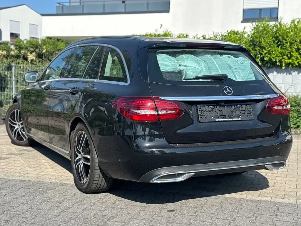 Gebraucht Mercedes C180 156 PS (114 kW) 2018 Schwarz Kombi