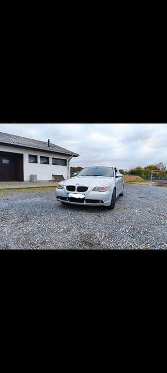 Gebraucht BMW 530 231 PS (169 kW) 2005 Silber Limousine