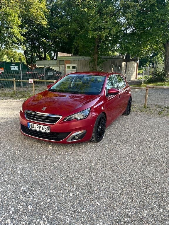 Rot Gebraucht 2013 Peugeot 308 Active Limousine | 7.000 € (Etwas zu teuer) - Bild 1/4