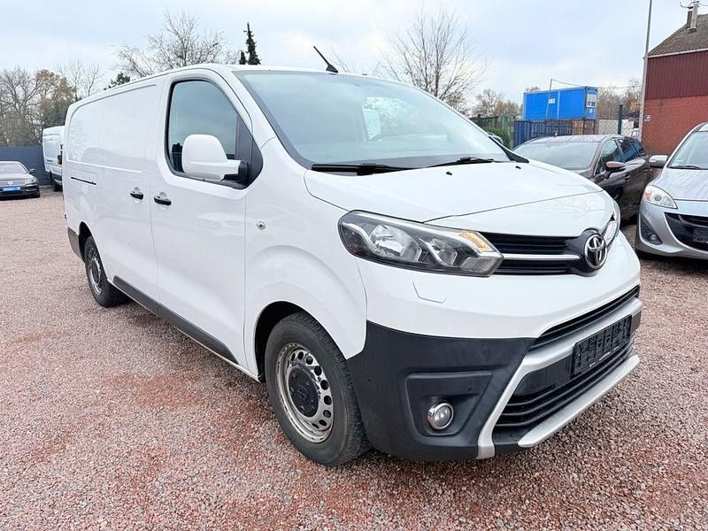 Weiß Gebraucht 2017 Toyota Proace Van / Kleinbus | 7.999 € (Guter Preis) - Bild 1/4