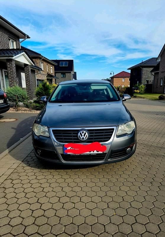 Grau Gebraucht 2008 VW Passat Limousine | 3.000 € (Guter Preis) - Bild 1/4