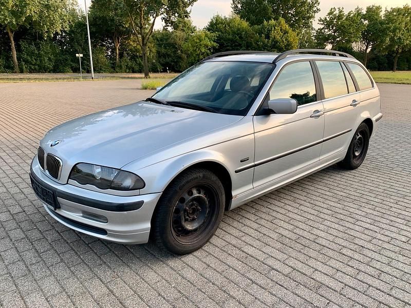 Silber Gebraucht 2001 BMW 325 Sport Line Kombi | 2.590 € (Fairer Preis) - Bild 1/4