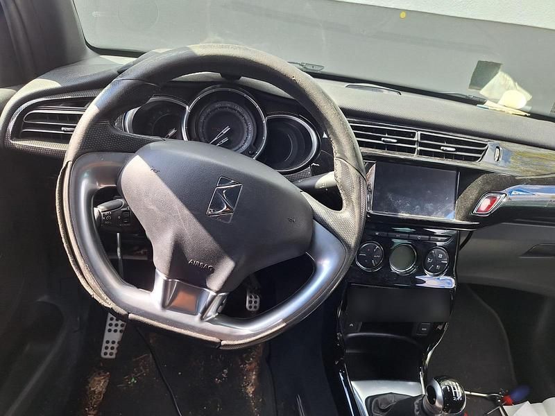 Grau Gebraucht 2011 Citroën DS3 Limousine | 4.000 € (Fairer Preis) - Bild 1/4