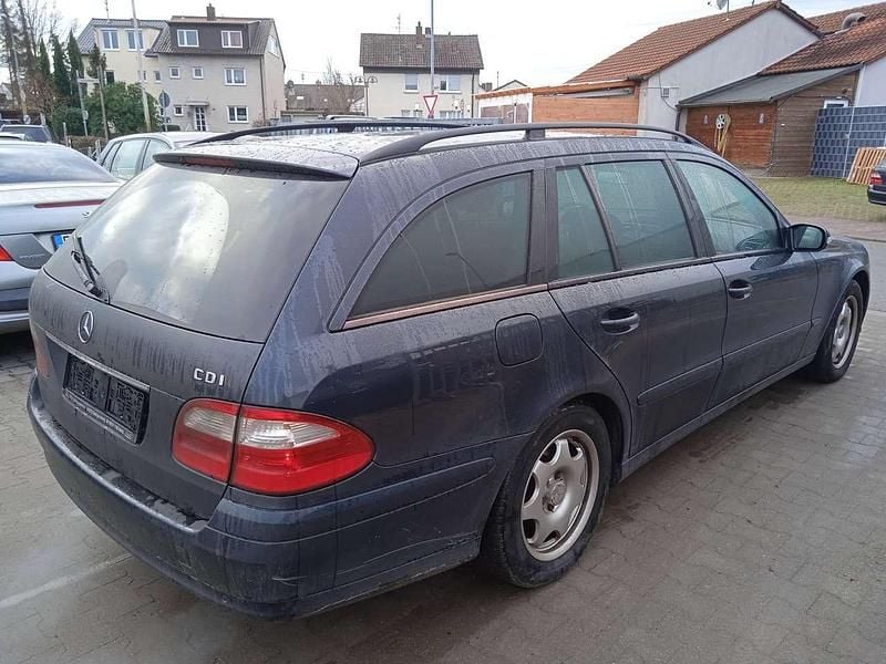 Gebraucht Mercedes E270 Classic 177 PS (130 kW) 2004 Schwarz Kombi