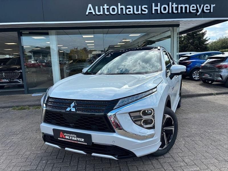 Weiß Gebraucht 2021 Mitsubishi Eclipse Cross Top SUV | 21.950 € - Bild 1/4