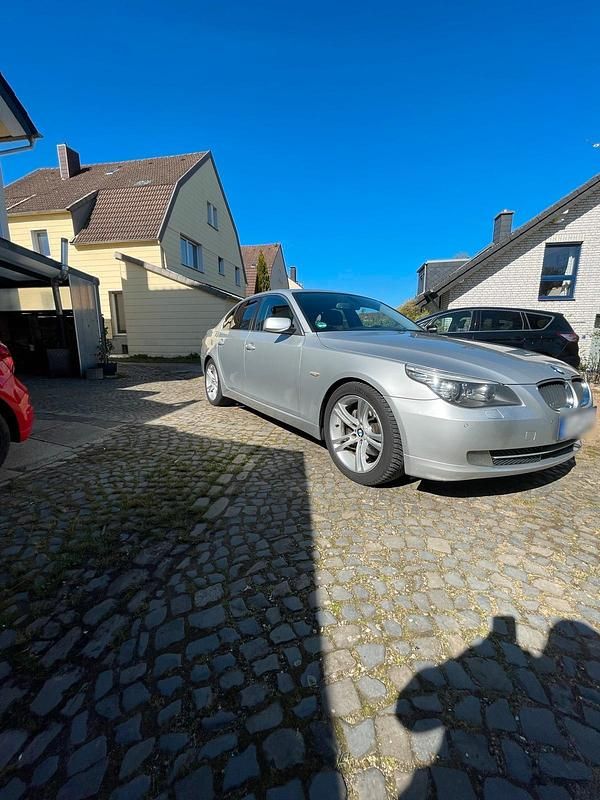 Gebraucht BMW 520 163 PS (119 kW) 2009 Silber Limousine