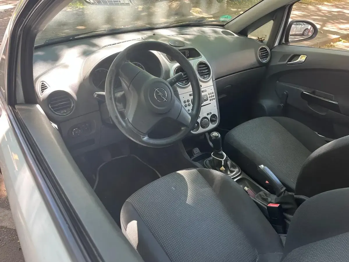 Gebraucht Opel Corsa 75 PS (55 kW) 2012 Weiß Kleinwagen