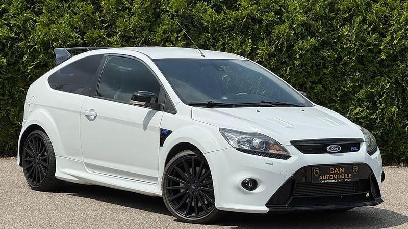 Używany Ford Focus RS 305 KM (224 kW) 2010 Biały Sedan/Limuzyna